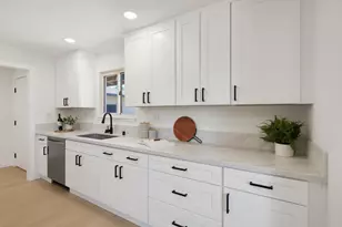 7577 Lemarsh Way, Sacramento, CA 95822 - Photo 9