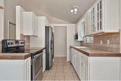 8205 Tanoak Way, Citrus Heights, CA 95621 - Photo 17
