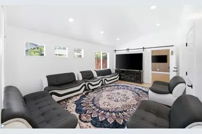 8953 Monterey Oaks Drive, Elk Grove, CA 95758 - Photo 15