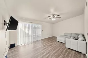7579 Sunmore Ln, Sacramento, CA 95828 - Photo 11