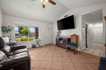 5717 Seyferth Way, Sacramento, CA 95823 - Photo 5