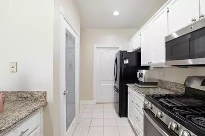 9189 E Laguna Way, Elk Grove, CA 95758 - Photo 11