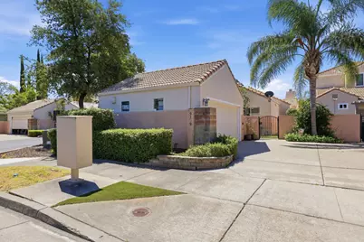 9189 E Laguna Way, Elk Grove, CA 95758 - Photo 5