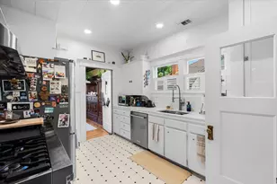 2032 Castro Way, Sacramento, CA 95818 - Photo 11