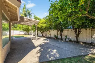 7812 River Village Dr, Sacramento, CA 95831 - Photo 25