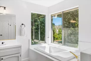 7812 River Village Dr, Sacramento, CA 95831 - Photo 19