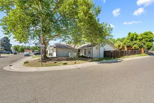 7400 Martignetti Ct, Sacramento, CA 95842 - Photo 3