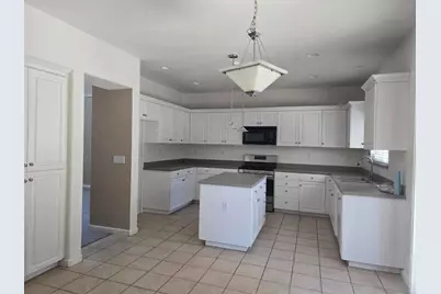 1906 Calaveras Court, Tracy, CA 95377 - Photo 9