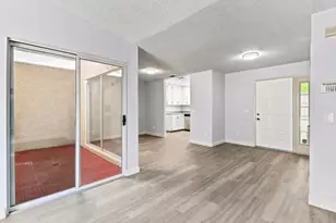 7407 Sunborough Ln, Sacramento, CA 95828 - Photo 9