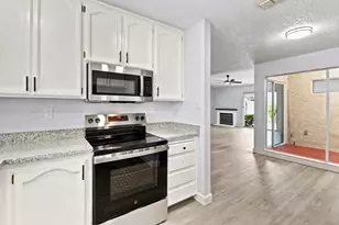7407 Sunborough Ln, Sacramento, CA 95828 - Photo 25