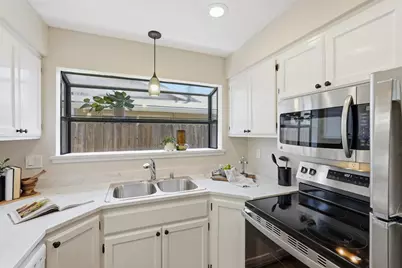 8225 Lake Forest Drive, Sacramento, CA 95826 - Photo 19