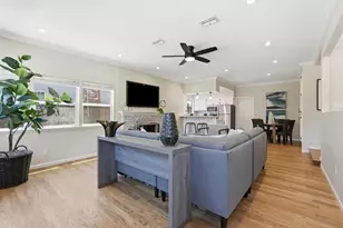 8225 Lake Forest Dr, Sacramento, CA 95826 - Photo 11