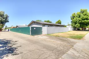 4563 4563 E Sierra Madre Ave, Fresno, CA 93726 - Photo 9