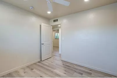 4563 4563 E Sierra Madre Ave, Fresno, CA 93726 - Photo 29