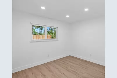 7229 Lawnwood Drive, Sacramento, CA 95828 - Photo 11