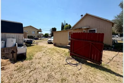 1733 Center Avenue, Dos Palos, CA 93620 - Photo 5