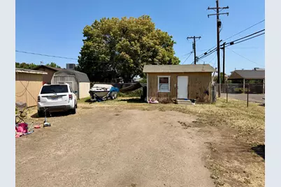 1733 Center Avenue, Dos Palos, CA 93620 - Photo 9