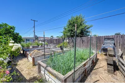 7616 Southbreeze Drive, Sacramento, CA 95828 - Photo 41