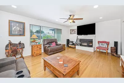 7616 Southbreeze Drive, Sacramento, CA 95828 - Photo 13