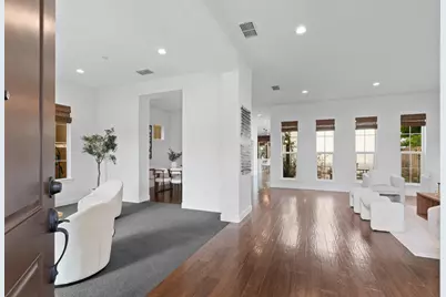 3073 Crocker Drive, Sacramento, CA 95818 - Photo 3