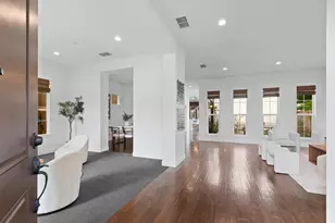 3073 Crocker Dr, Sacramento, CA 95818 - Photo 3