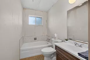 4824 Willowbrook Dr, Sacramento, CA 95842 - Photo 9