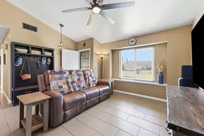 8298 Sunny Creek Way, Sacramento, CA 95823 - Photo 7