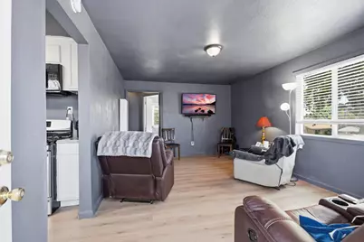 221 W 20th Street, Merced, CA 95340 - Photo 15
