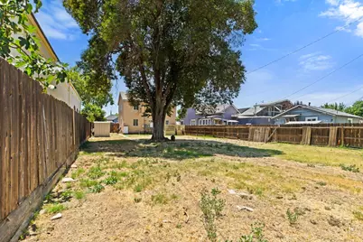 221 W 20th Street, Merced, CA 95340 - Photo 25