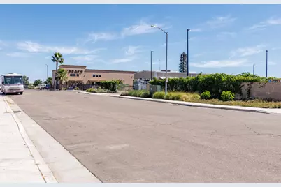 239 Commerce Way, Los Banos, CA 93635 - Photo 17