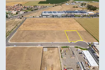 251 Commerce Way, Los Banos, CA 93635 - Photo 1