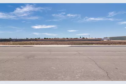 251 Commerce Way, Los Banos, CA 93635 - Photo 11