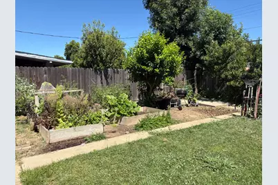 2561 24th Avenue, Sacramento, CA 95820 - Photo 13