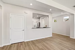 7552 Abbey Cir, Elk Grove, CA 95757 - Photo 15