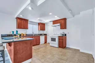 7640 Tattershall Way, Sacramento, CA 95823 - Photo 11
