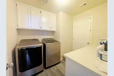 8668 Gossamer Way, Elk Grove, CA 95624 - Photo 17