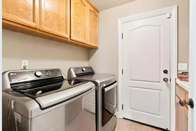 9075 Doncaster Court, Elk Grove, CA 95624 - Photo 31