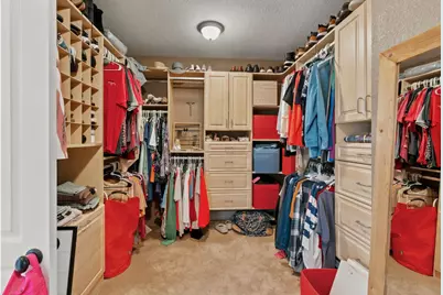 9075 Doncaster Court, Elk Grove, CA 95624 - Photo 25