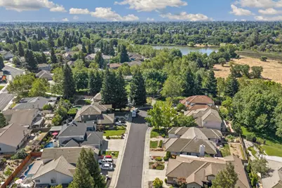 9075 Doncaster Court, Elk Grove, CA 95624 - Photo 47