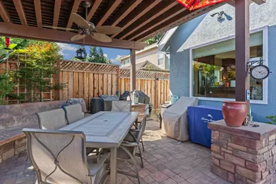 9075 Doncaster Court, Elk Grove, CA 95624 - Photo 37