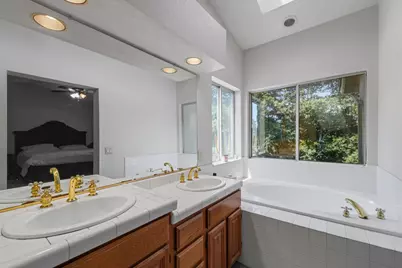 8662 Bluefield Way, Sacramento, CA 95823 - Photo 27