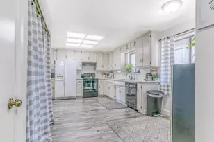 428 N Western Ave, Waterford, CA 95386 - Photo 13