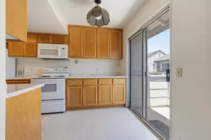 8252 Center Pkwy, Sacramento, CA 95823 - Photo 15