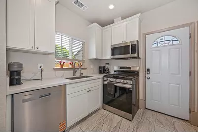 1825 Roy Avenue, Sacramento, CA 95815 - Photo 37