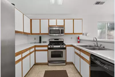 2450 Fairway Glen Street, Stockton, CA 95206 - Photo 9