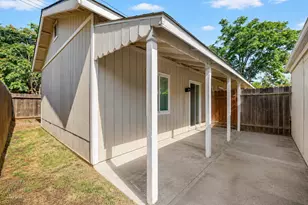 2297 Beaumont St, Sacramento, CA 95815 - Photo 31