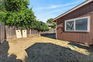 7803 Orchard Woods Cir, Sacramento, CA 95828 - Photo 41