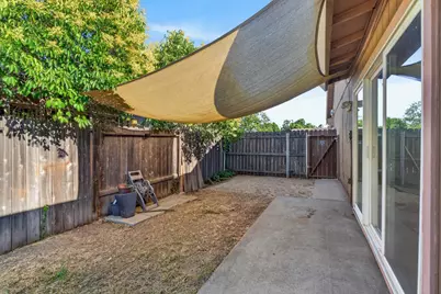 7803 Orchard Woods Circle, Sacramento, CA 95828 - Photo 33