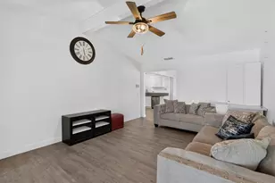 7803 Orchard Woods Cir, Sacramento, CA 95828 - Photo 15