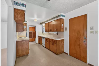 6516 Meadowcreek Way, Citrus Heights, CA 95621 - Photo 17
